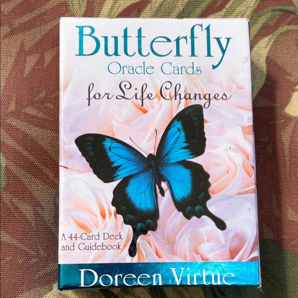 Butterfly Oracle Cards for Life Changes - Picture 1 of 6